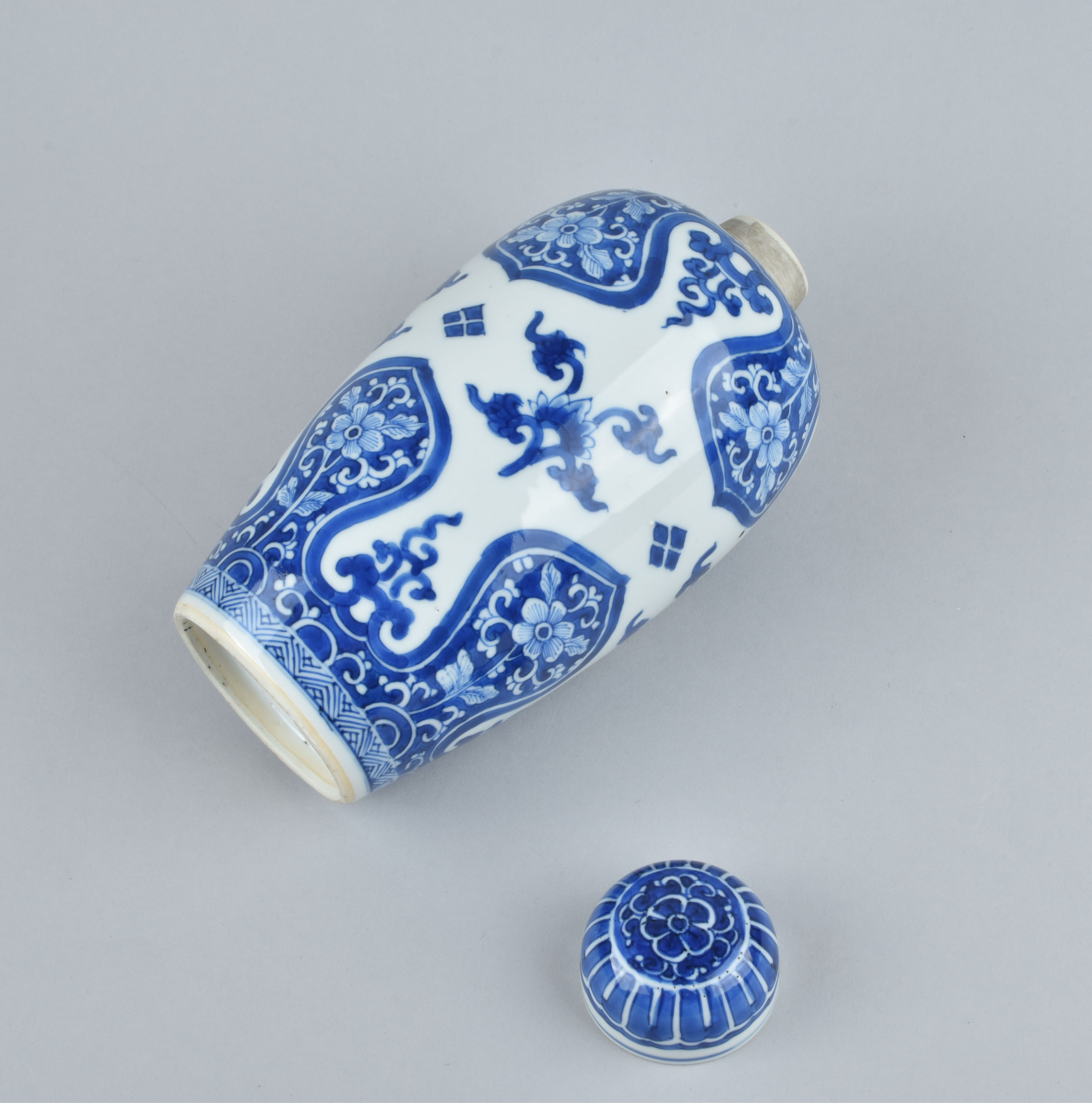Porcelain Kangxi (1662-1722), China Porcelain Kangxi (1662-1722), China