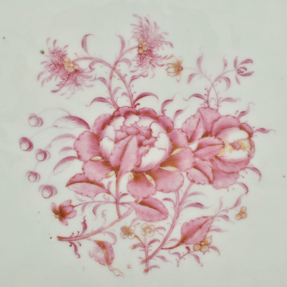 Famille rose Porcelain Qianlong (1735-1795), China Famille rose Porcelain Qianlong (1735-1795), China