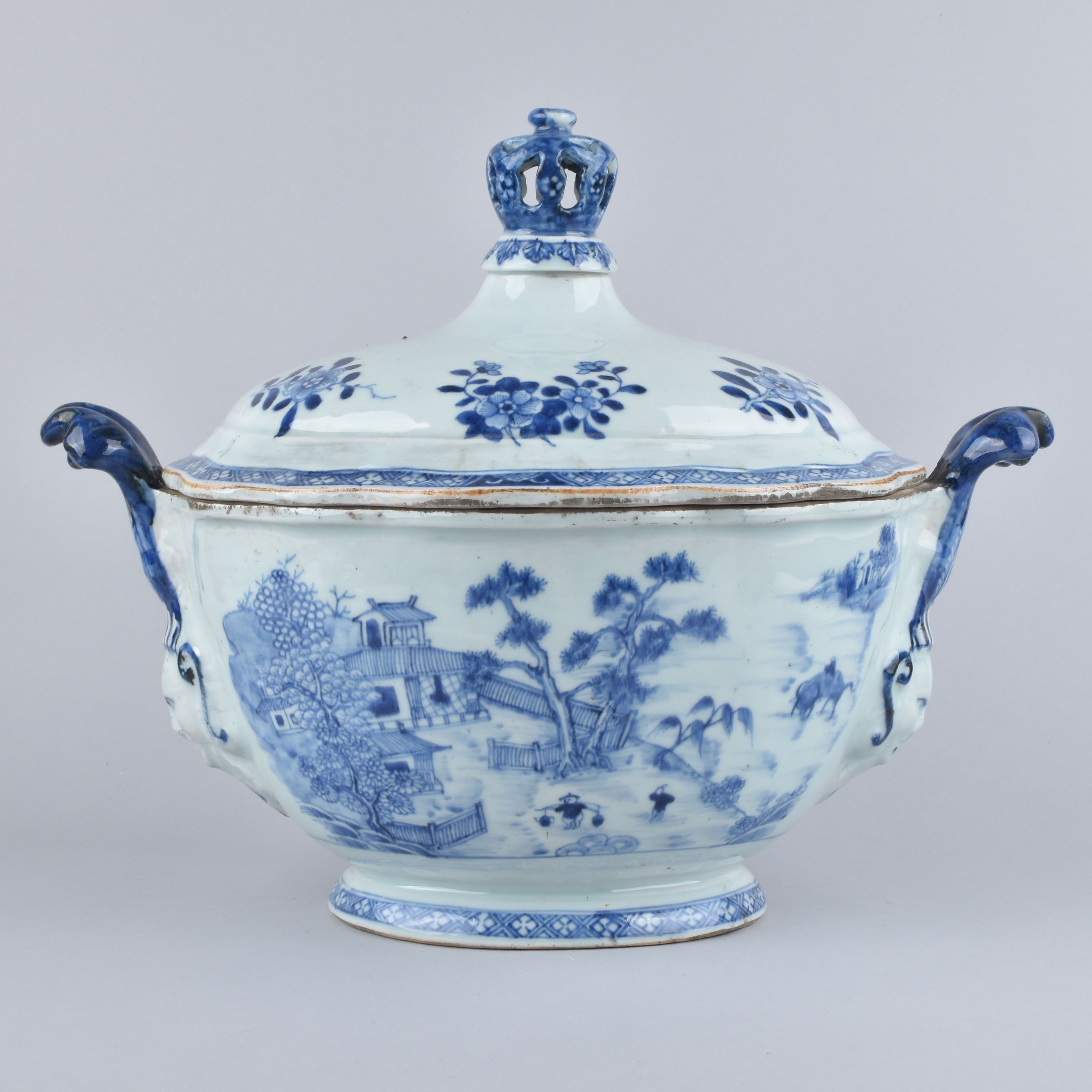 Porcelaine Qianlong (1735-1795), circa 1760, Chine Porcelaine Qianlong (1735-1795), circa 1760, Chine