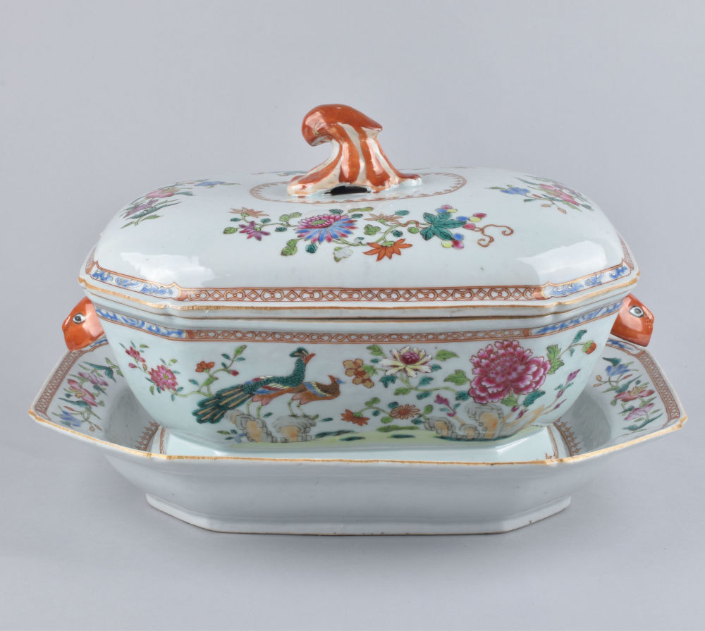 Famille rose Porcelain Qianlong (1735-1795), China Famille rose Porcelain Qianlong (1735-1795), China