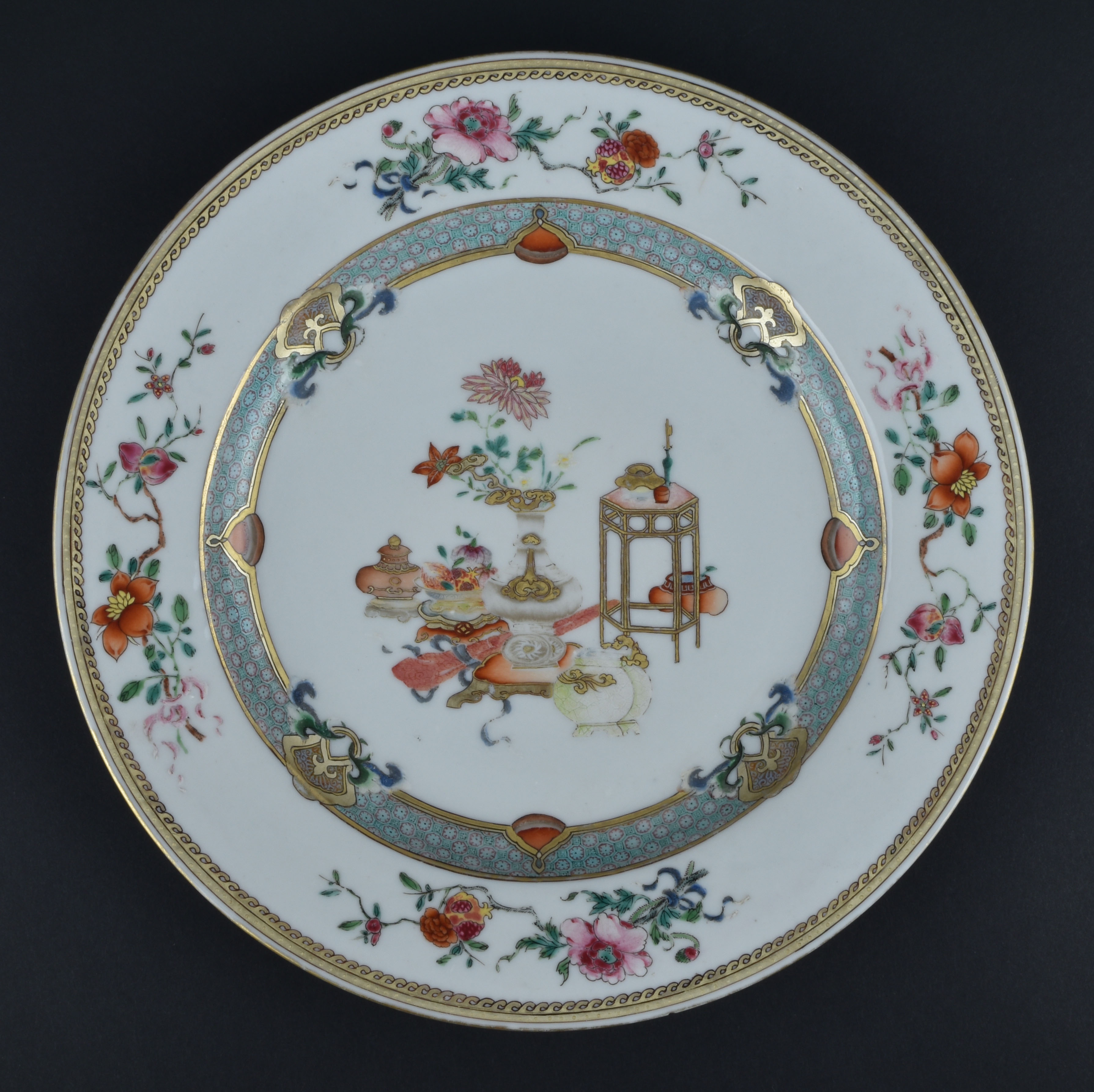 Famille rose Porcelain Yongzheng (1723-1735), China Famille rose Porcelain Yongzheng (1723-1735), China