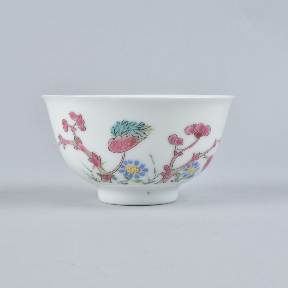 Famille rose Porcelain Yongzheng (1723-1735), ca. 1735/1740, China Famille rose Porcelain Yongzheng (1723-1735), ca. 1735/1740, China