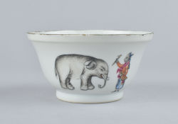 Famille rose Porcelain Qianlong (1735-1795), China Famille rose Porcelain Qianlong (1735-1795), China