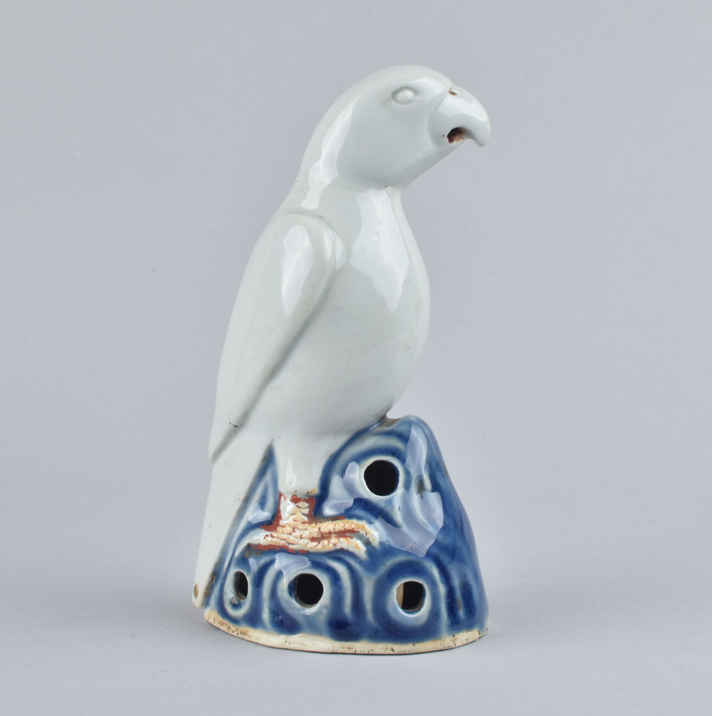 Porcelain (decorated with blue and brown glazes) Kangxi (1662-1722), China Porcelain (decorated with blue and brown glazes) Kangxi (1662-1722), China