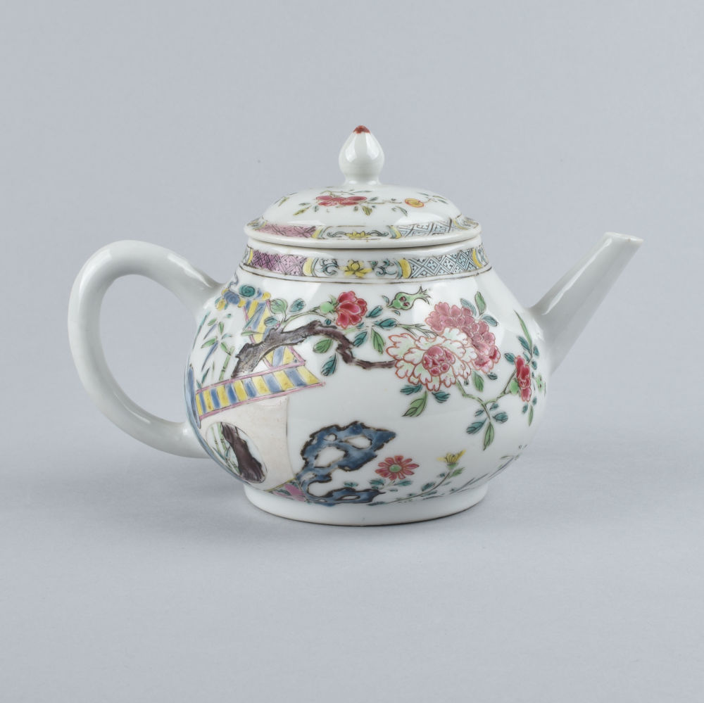 Famille rose Porcelain Yongzheng (1723-1735), China Famille rose Porcelain Yongzheng (1723-1735), China