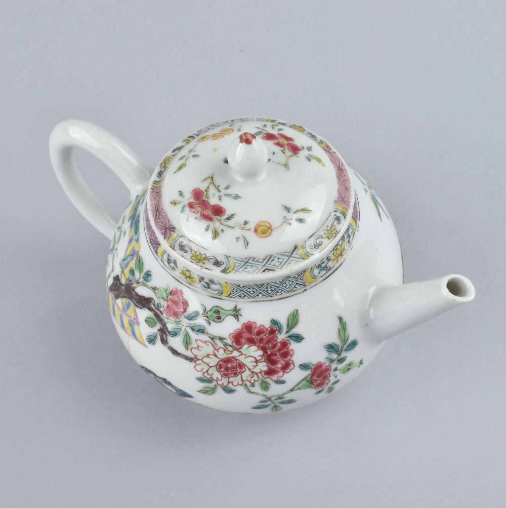 Famille rose Porcelain Yongzheng (1723-1735), China Famille rose Porcelain Yongzheng (1723-1735), China