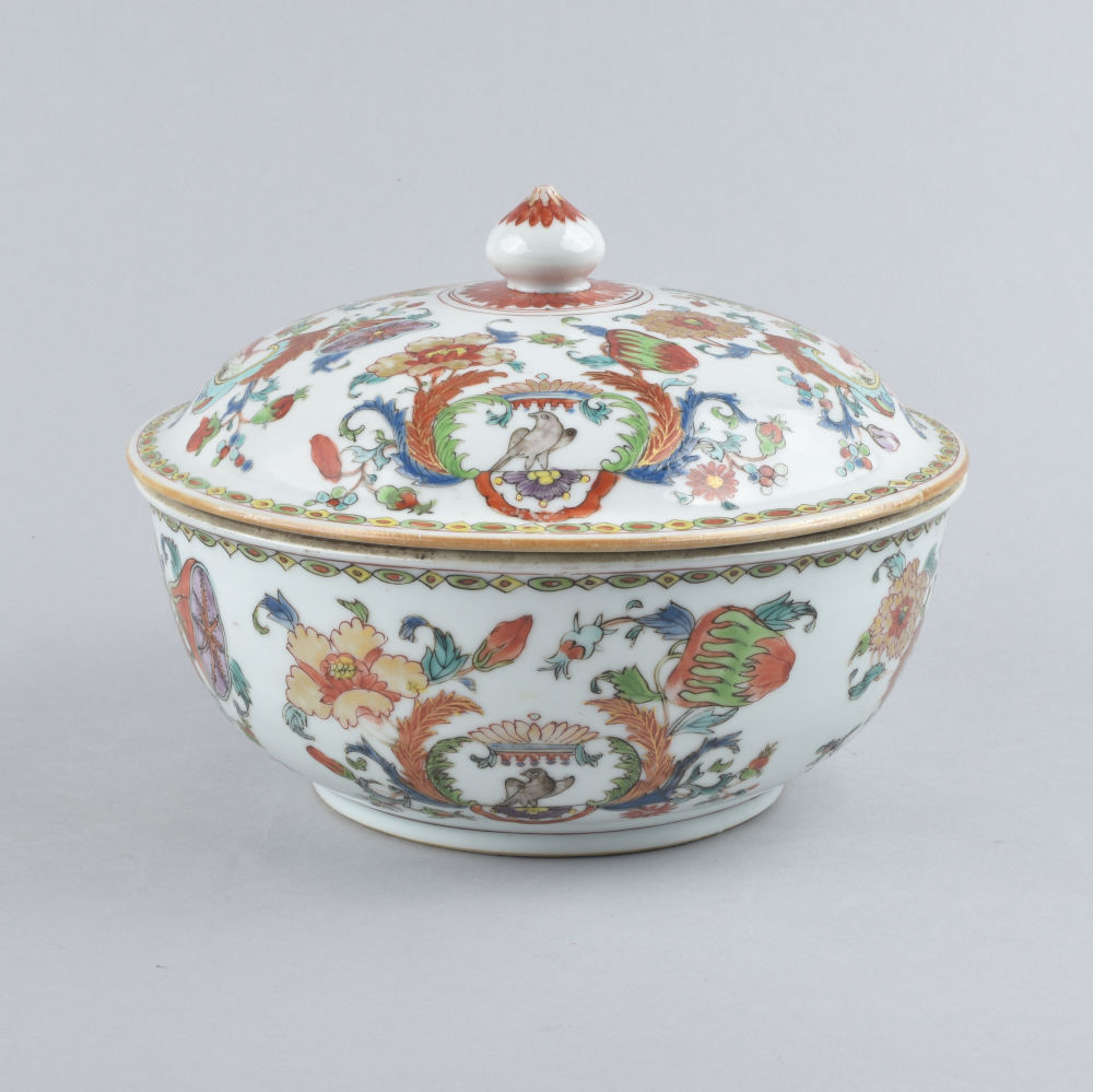 Famille rose Porcelain Qianlong (1735-1795), China Famille rose Porcelain Qianlong (1735-1795), China