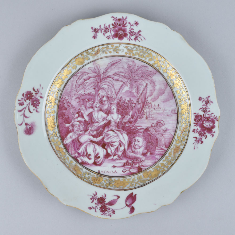 Porcelain Qianlong (1735-1795), ca. 1740/1750, China Porcelain Qianlong (1735-1795), ca. 1740/1750, China
