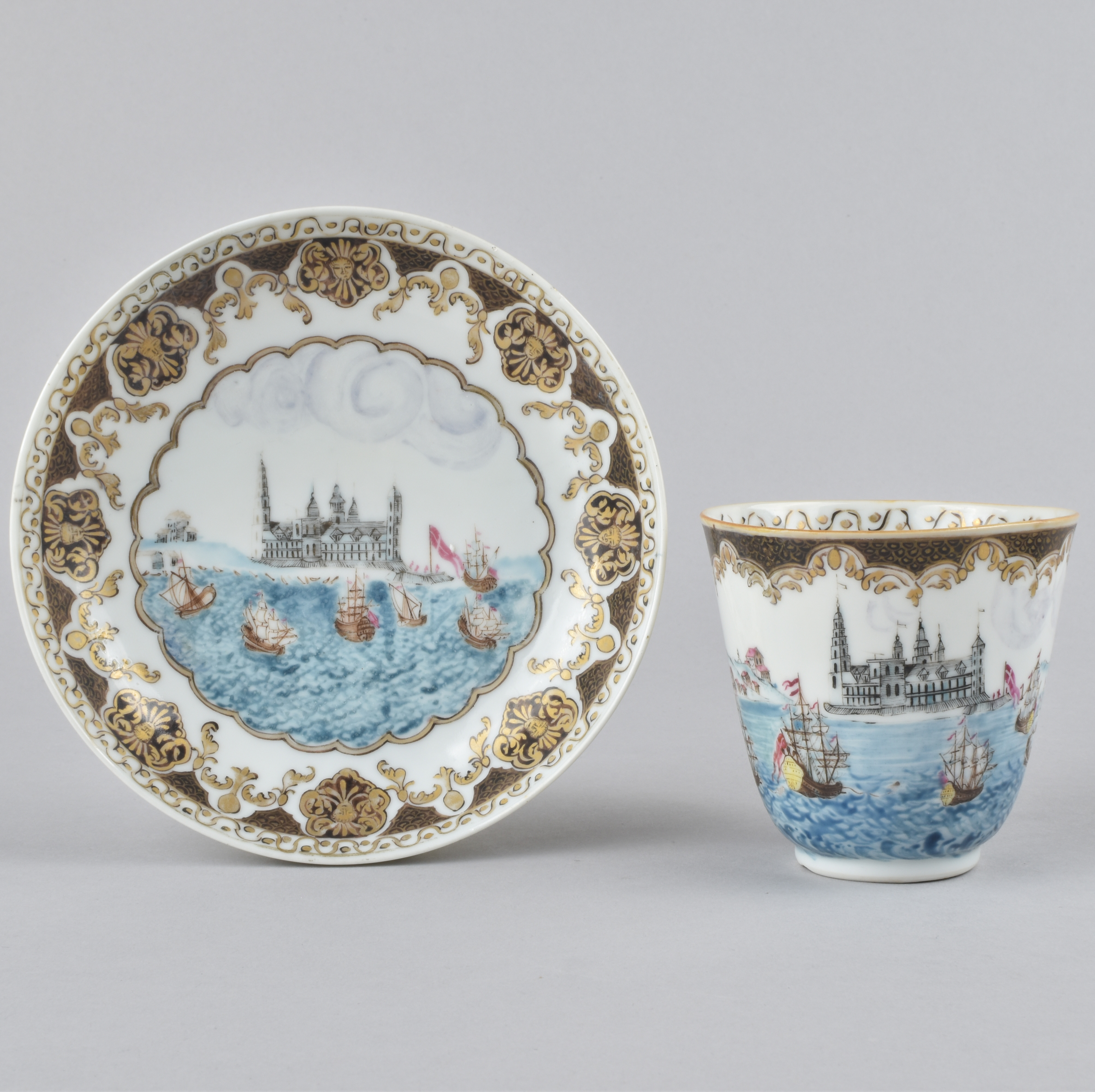 Porcelain Yongzheng period (1736-1795), ca. 1730/1740, China Porcelain Yongzheng period (1736-1795), ca. 1730/1740, China
