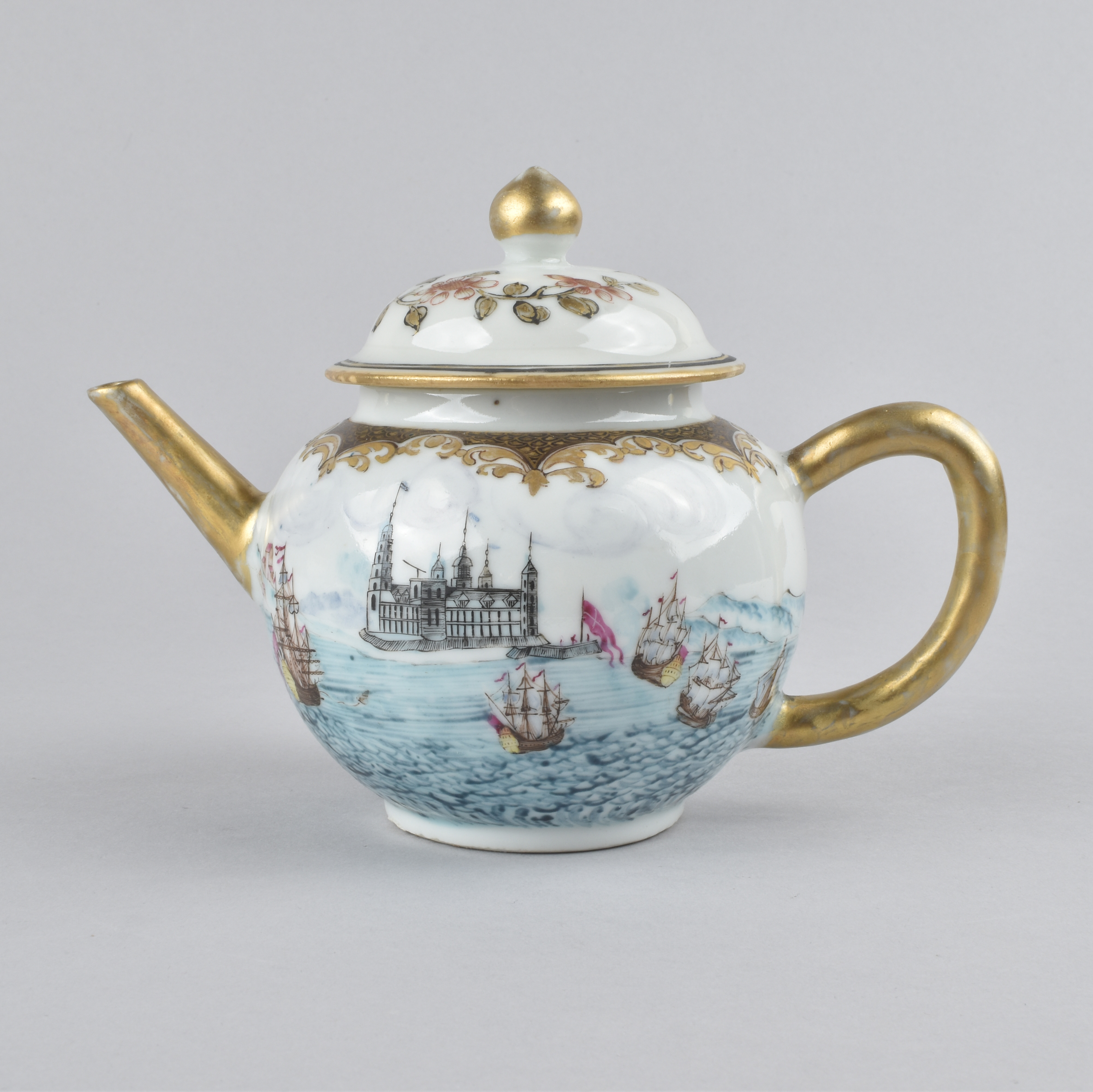 Porcelain Yongzheng period (1736-1795), ca. 1730/1740, China Porcelain Yongzheng period (1736-1795), ca. 1730/1740, China