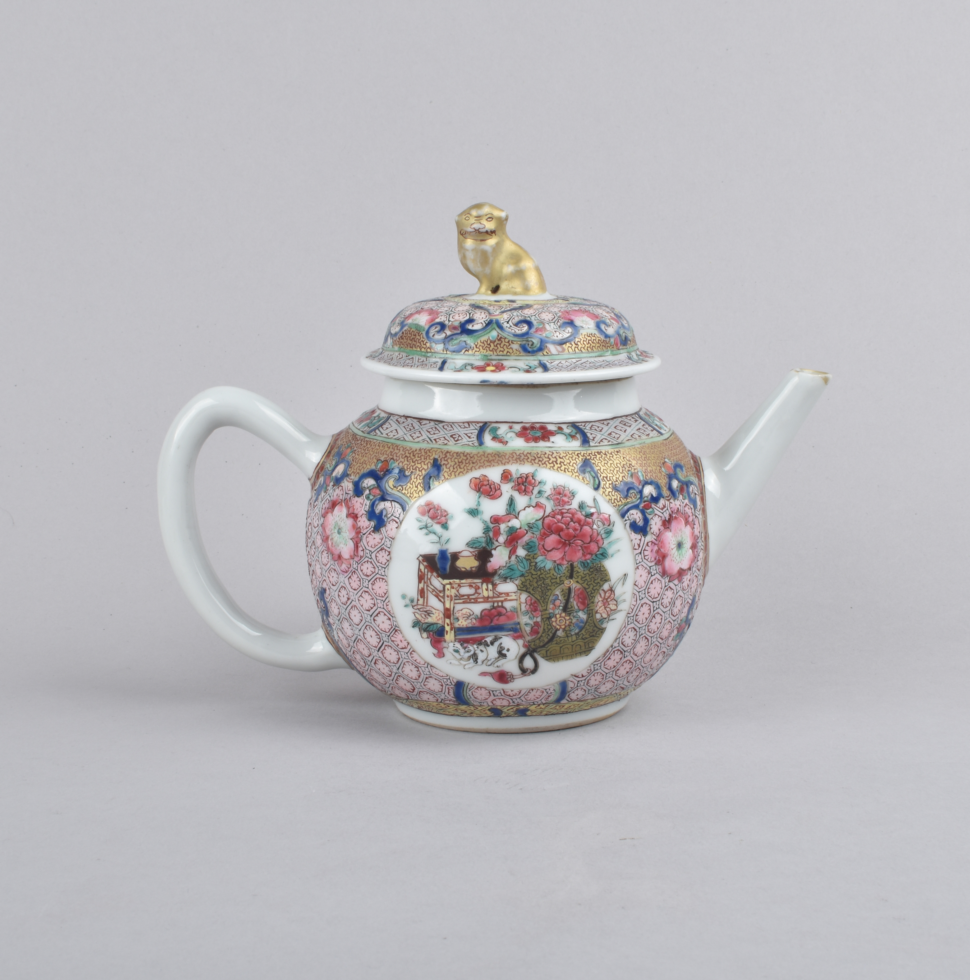 Famille rose Porcelain Yongzheng (1723-1735), China Famille rose Porcelain Yongzheng (1723-1735), China