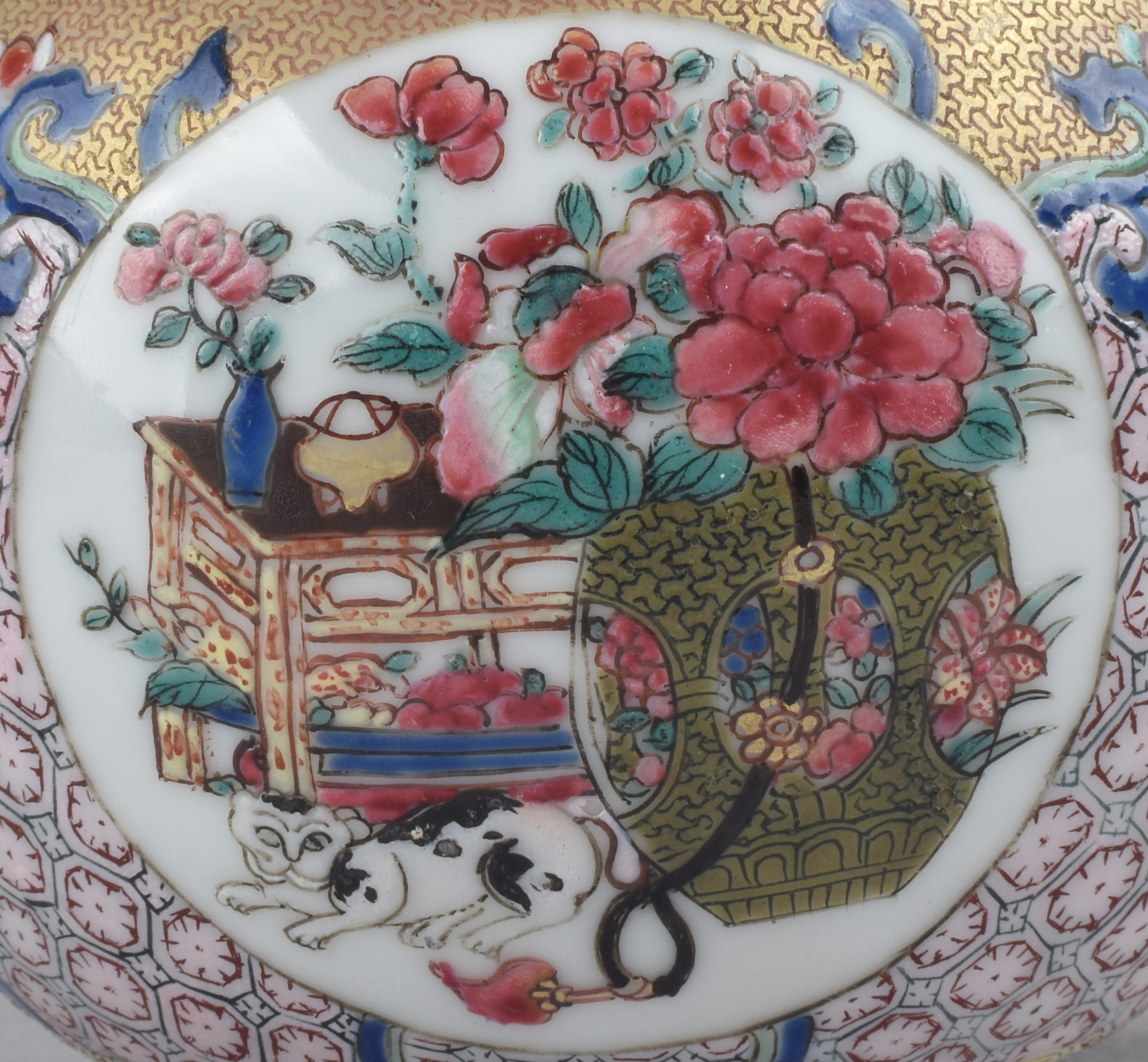 Famille rose Porcelain Yongzheng (1723-1735), China Famille rose Porcelain Yongzheng (1723-1735), China