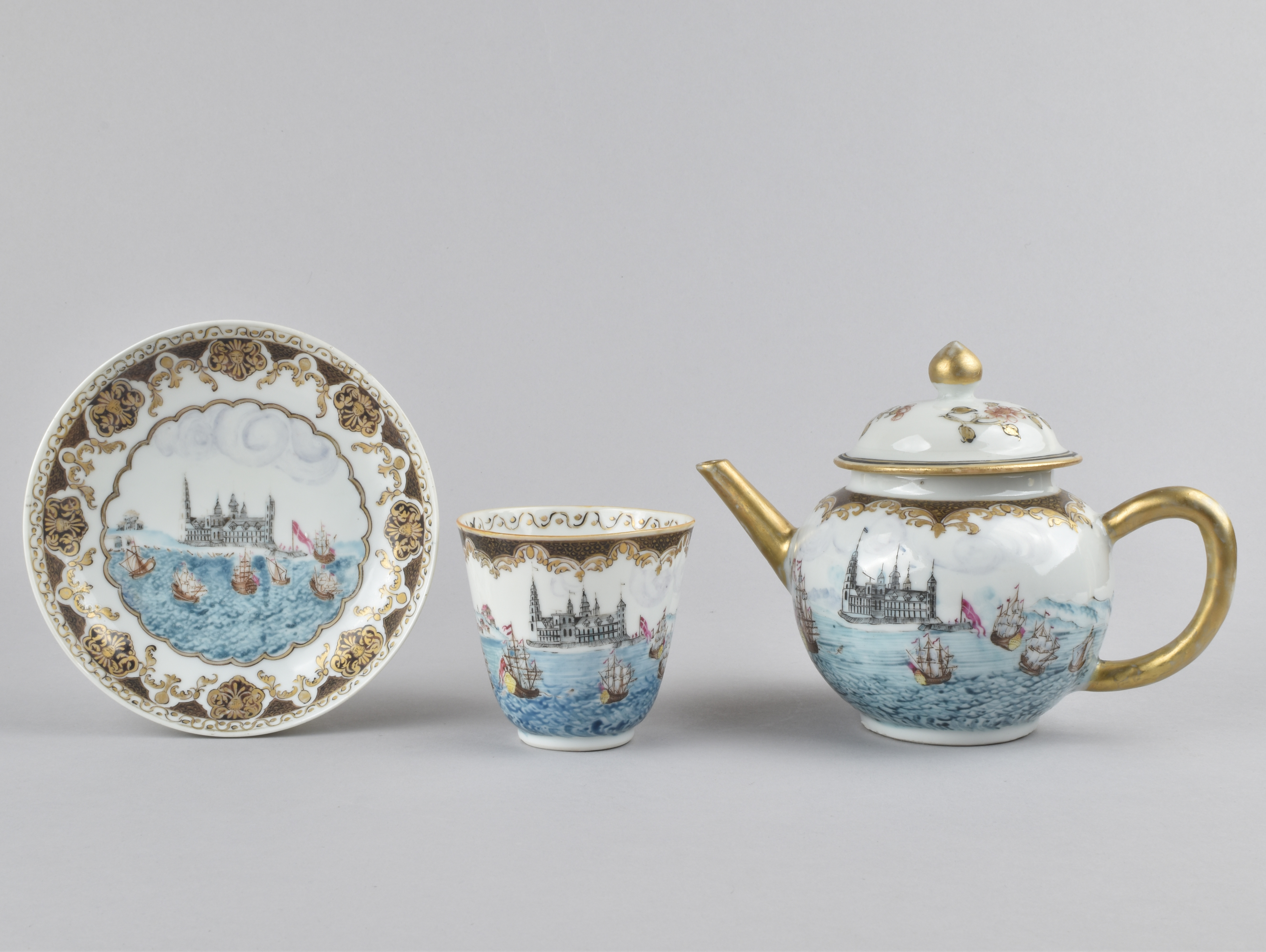 Porcelain Yongzheng period (1736-1795), ca. 1730/1740, China Porcelain Yongzheng period (1736-1795), ca. 1730/1740, China