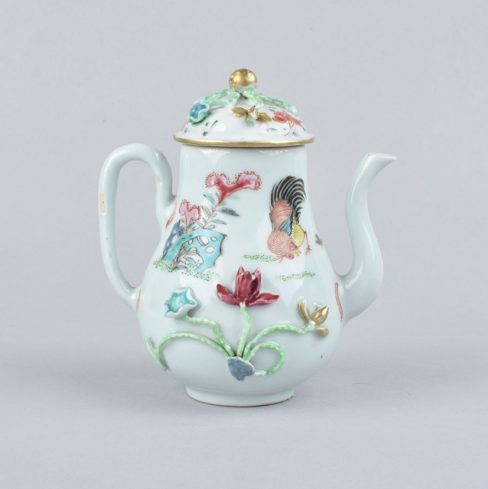 Famille rose Porcelain Yongzheng (1723-1735) / Qianlong (1736-1795), ca. 1730/40, China Famille rose Porcelain Yongzheng (1723-1735) / Qianlong (1736-1795), ca. 1730/40, China