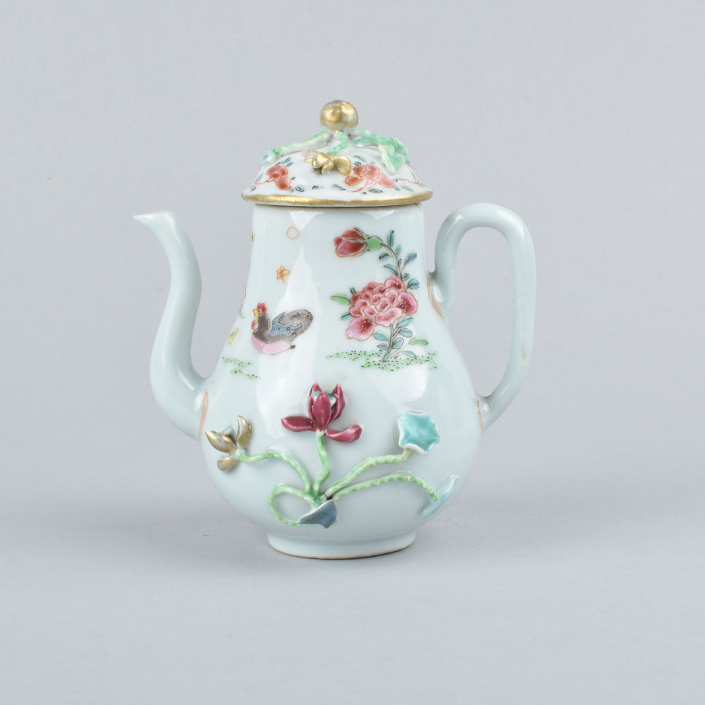 Famille rose Porcelain Yongzheng (1723-1735) / Qianlong (1736-1795), ca. 1730/40, China Famille rose Porcelain Yongzheng (1723-1735) / Qianlong (1736-1795), ca. 1730/40, China