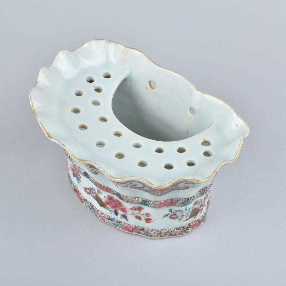 Famille rose Porcelain Yongzheng (1723-1735) / Qianlong (1736-1795), ca. 1730/40, China Famille rose Porcelain Yongzheng (1723-1735) / Qianlong (1736-1795), ca. 1730/40, China
