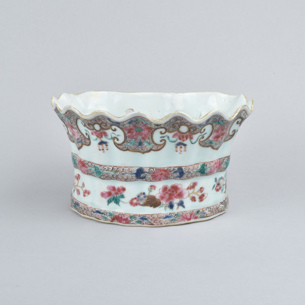 Famille rose Porcelain Yongzheng (1723-1735) / Qianlong (1736-1795), ca. 1730/40, China Famille rose Porcelain Yongzheng (1723-1735) / Qianlong (1736-1795), ca. 1730/40, China