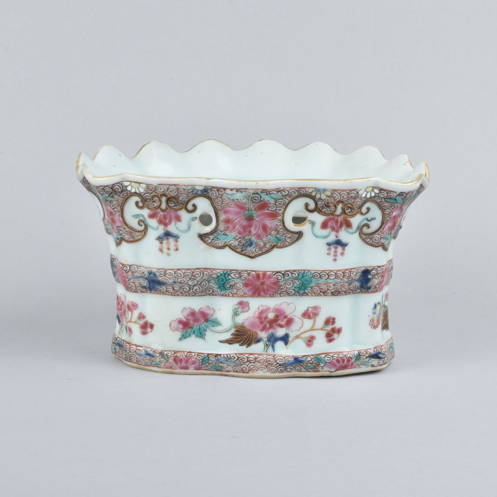 Famille rose Porcelain Yongzheng (1723-1735) / Qianlong (1736-1795), ca. 1730/40, China Famille rose Porcelain Yongzheng (1723-1735) / Qianlong (1736-1795), ca. 1730/40, China