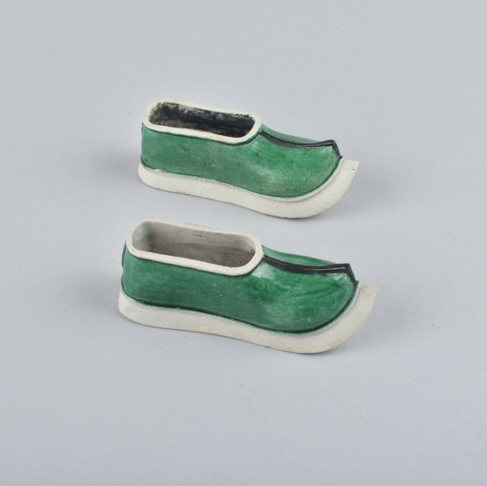 Famille verte Porcelain (biscuit) Kangxi (1662-1722), China Famille verte Porcelain (biscuit) Kangxi (1662-1722), China