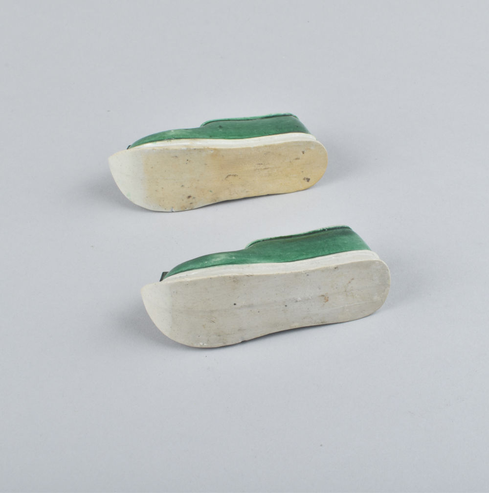 Famille verte Porcelain (biscuit) Kangxi (1662-1722), China Famille verte Porcelain (biscuit) Kangxi (1662-1722), China