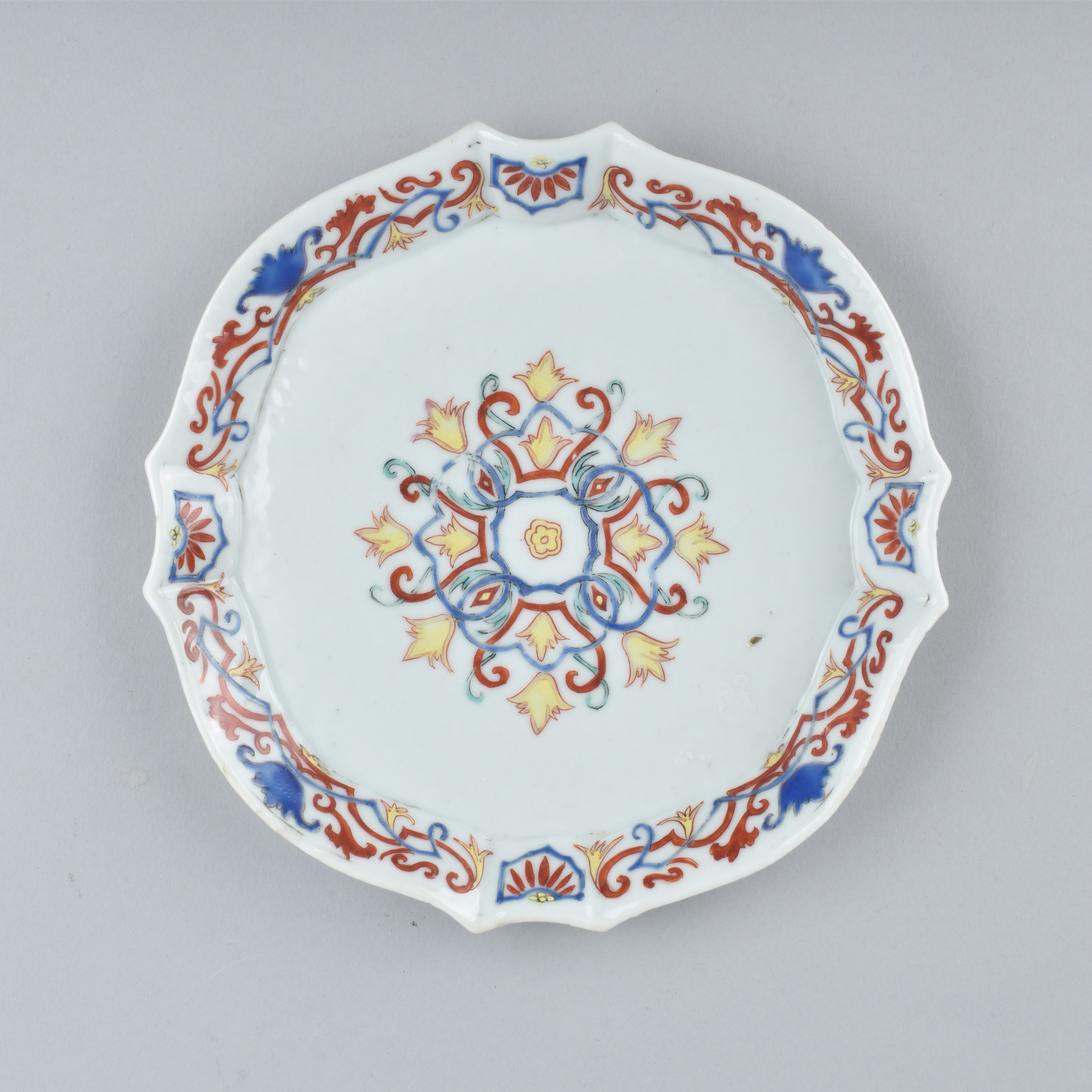 Famille rose Porcelain Qianlong (1735-1795), China Famille rose Porcelain Qianlong (1735-1795), China