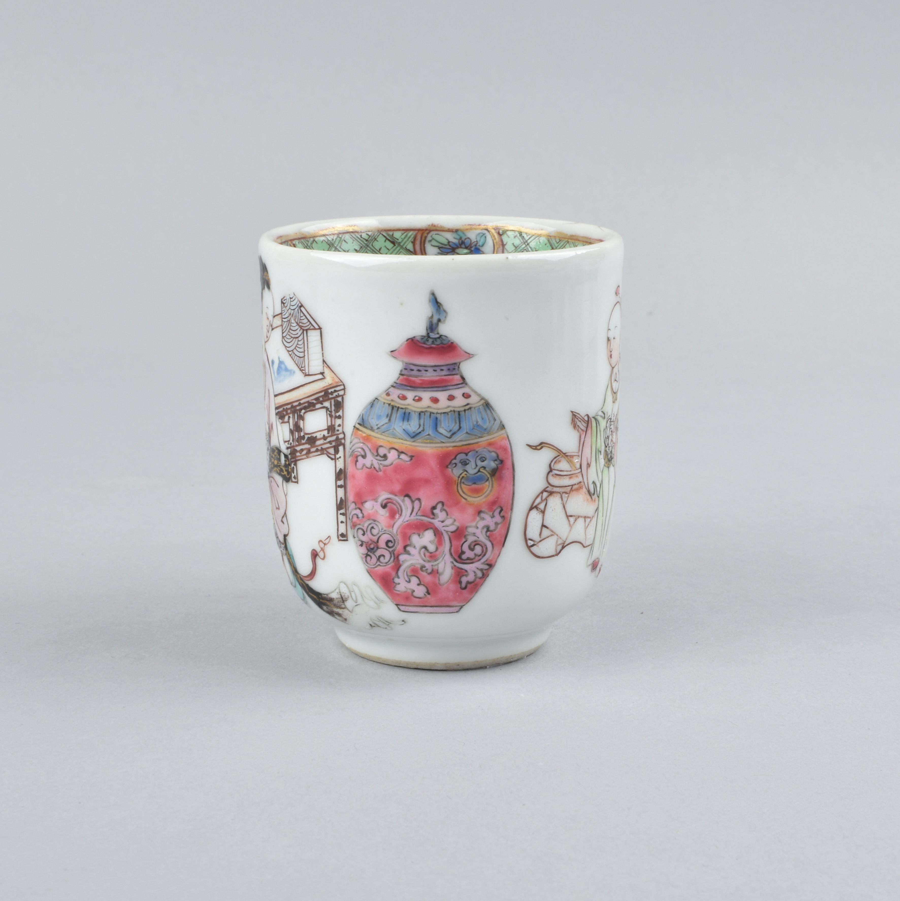 Famille rose Porcelain Yongzheng (1723-1735), China Famille rose Porcelain Yongzheng (1723-1735), China