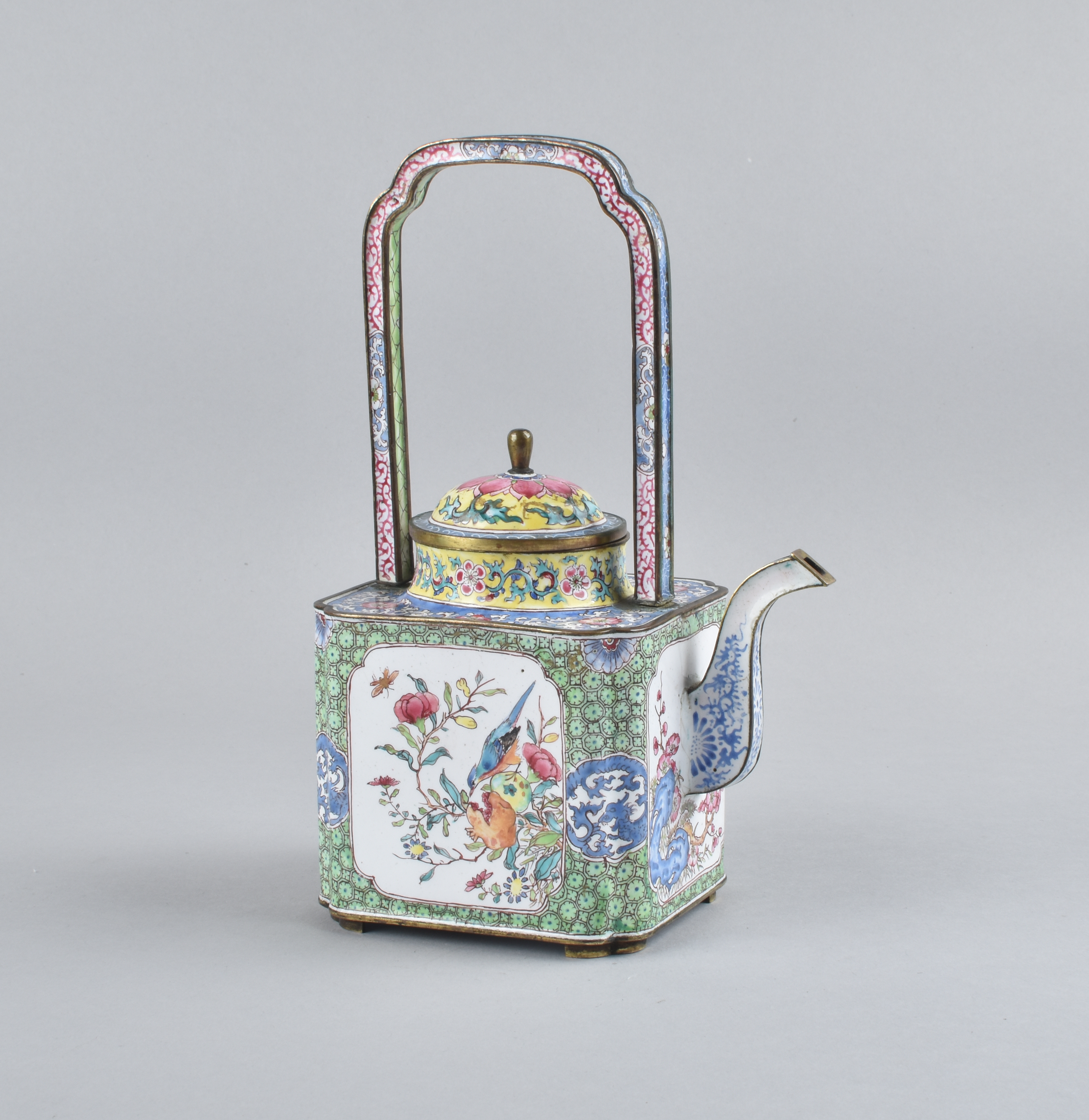 Porcelain Qianlong (1736-1795), China Porcelain Qianlong (1736-1795), China