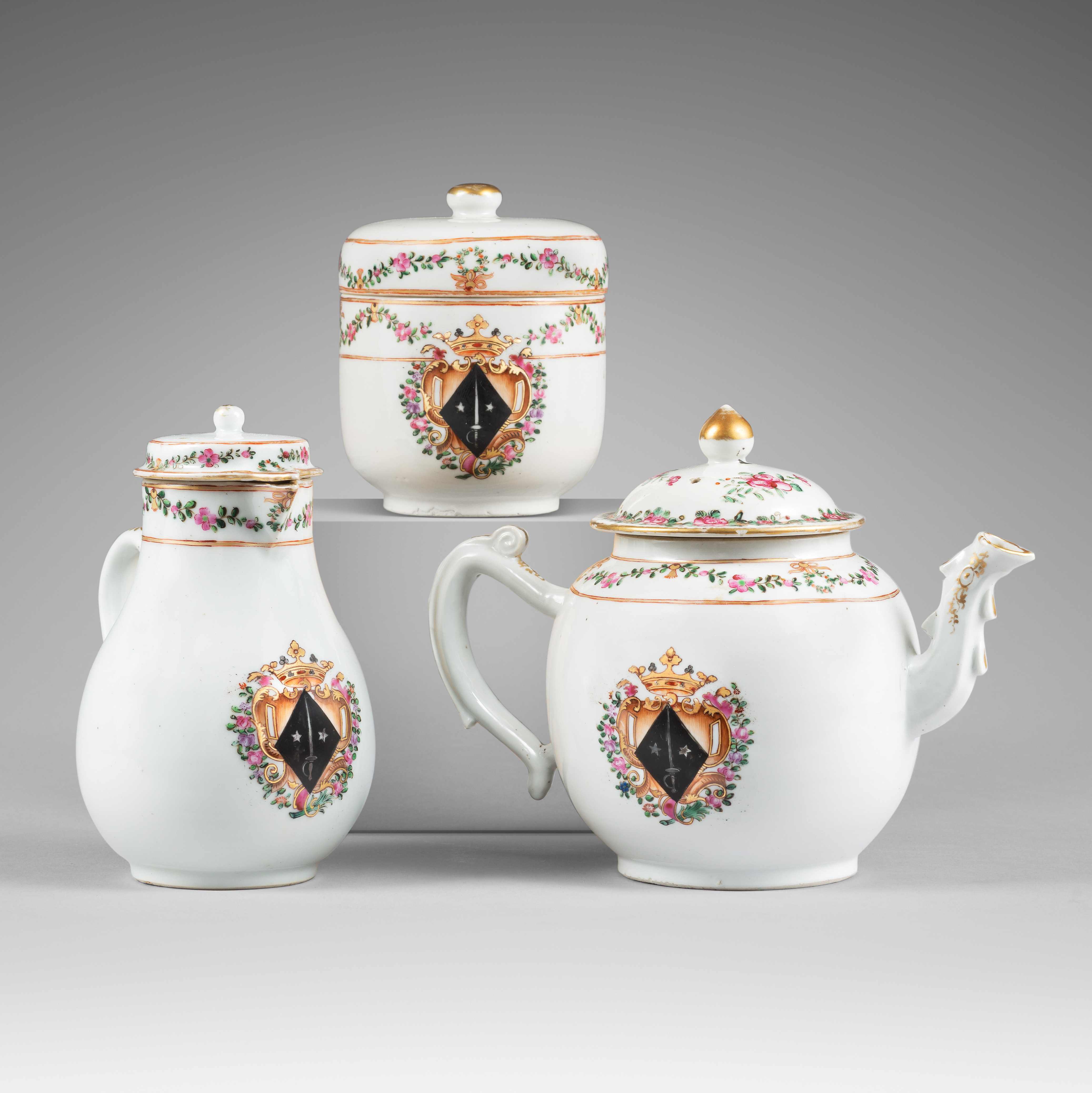 Porcelain Qianlong (1736-1795), China Porcelain Qianlong (1736-1795), China