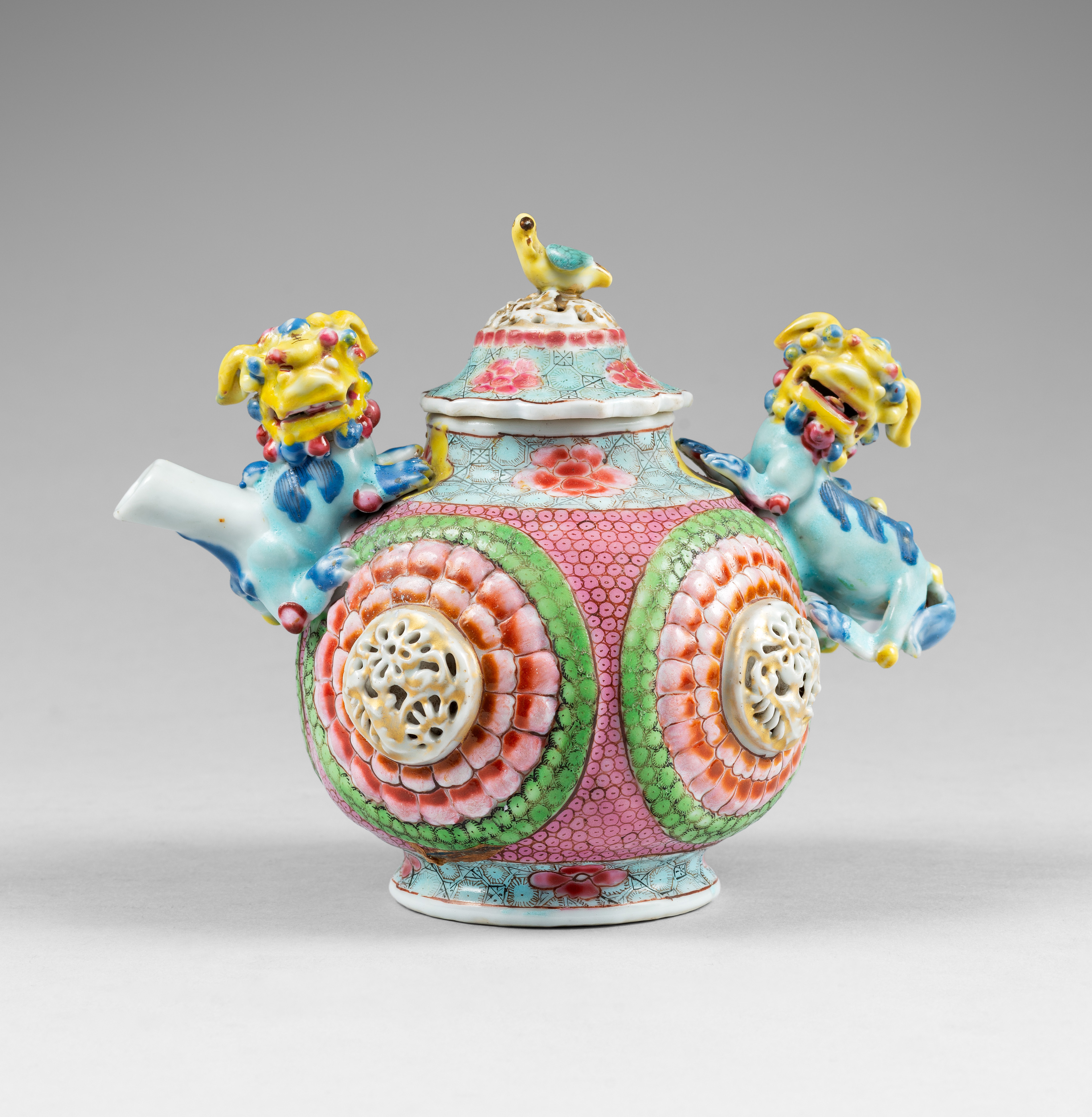 Famille rose Porcelain Yongzheng (1723-1735), China Famille rose Porcelain Yongzheng (1723-1735), China