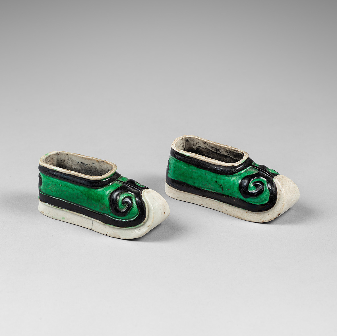 Famille verte Porcelain (biscuit) Kangxi (166-1722), China Famille verte Porcelain (biscuit) Kangxi (166-1722), China