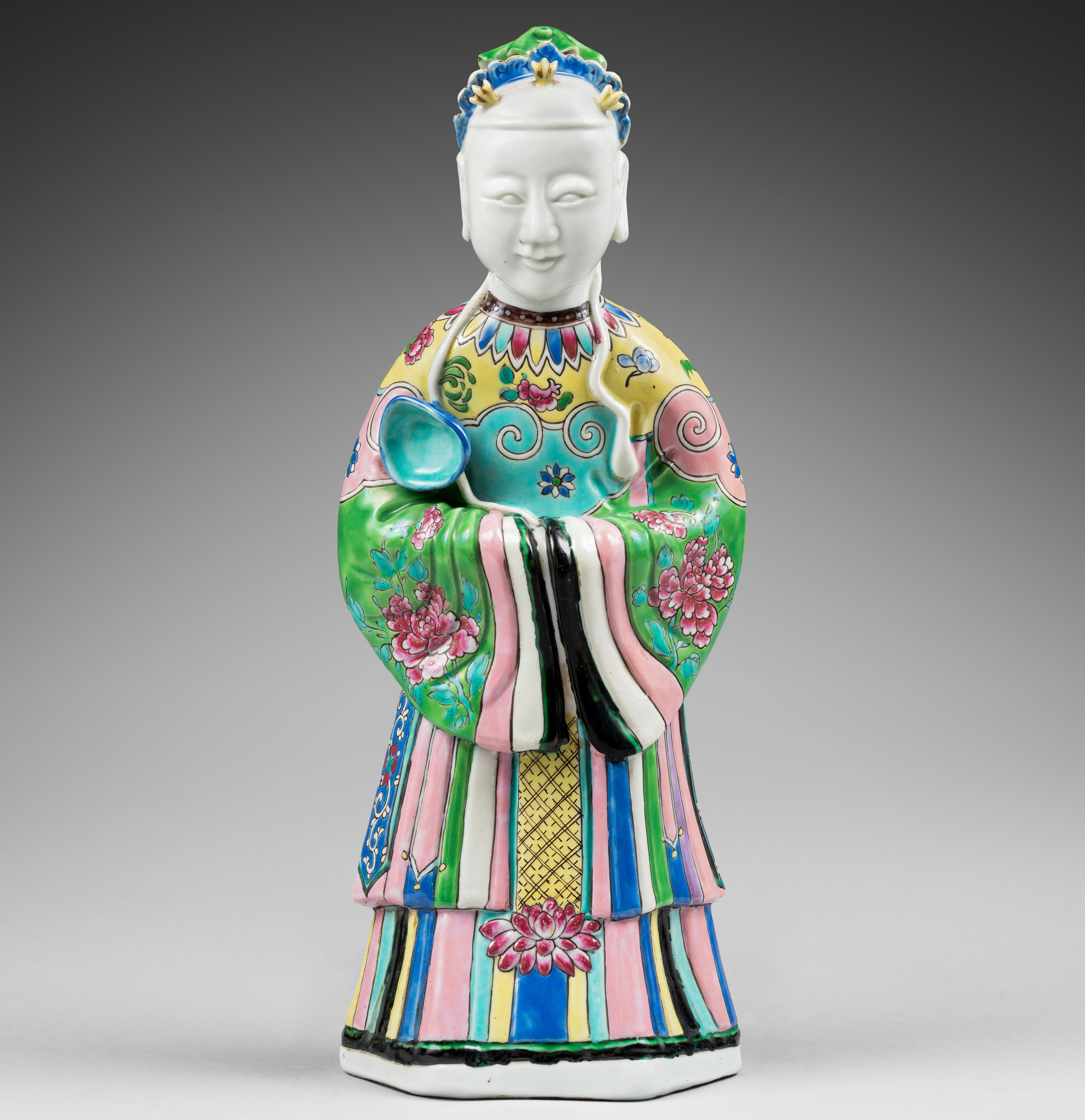 Famille rose Porcelain Qianlong (1636-1795), China Famille rose Porcelain Qianlong (1636-1795), China