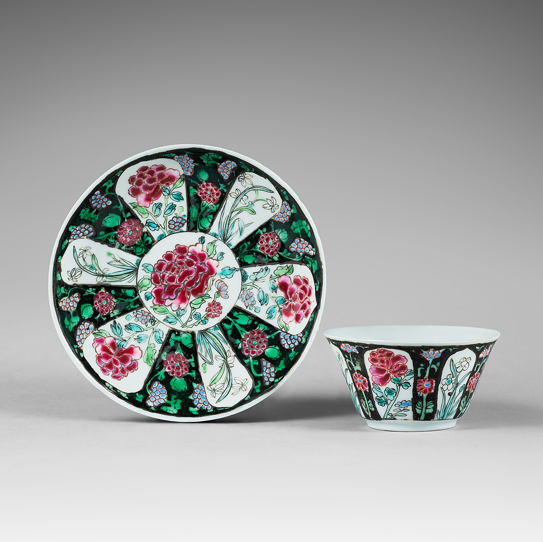 Famille rose Porcelain Yongzheng (1723-1735), China